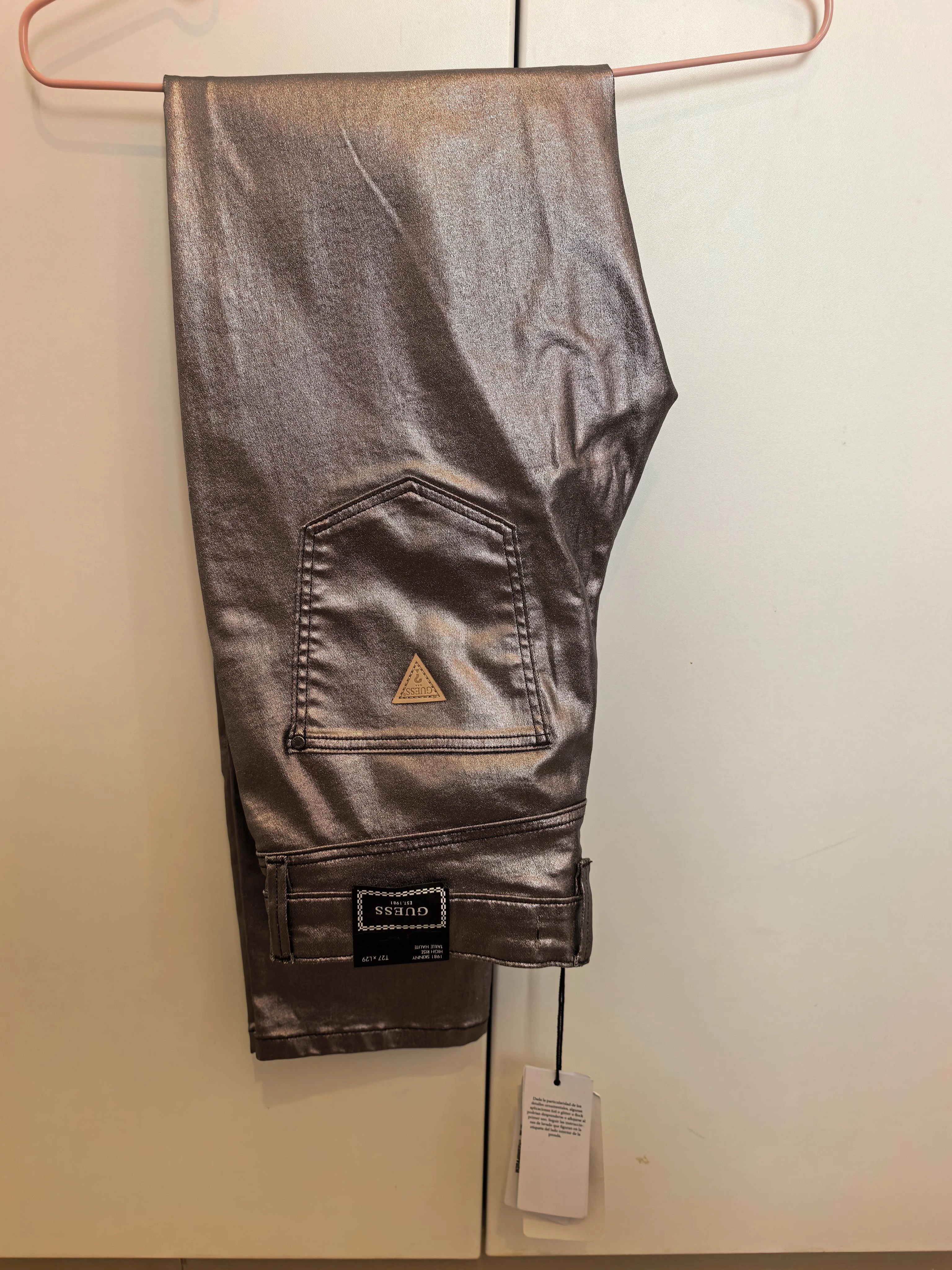 Brand-new ladies Guess pants