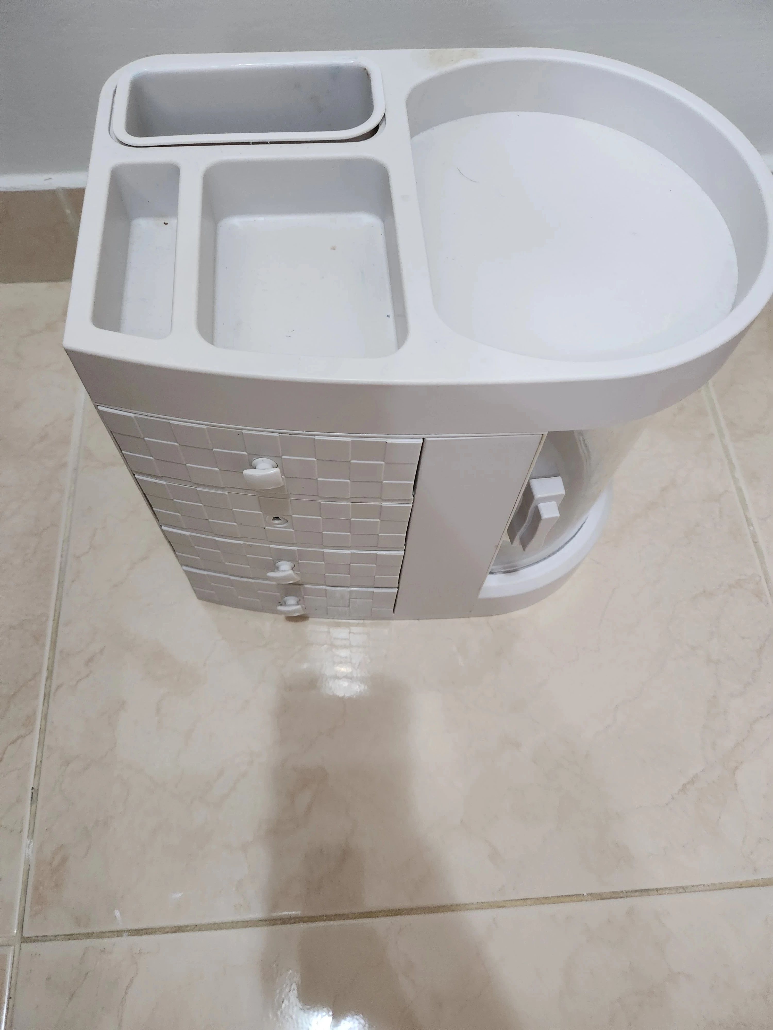 White makeup storing holder