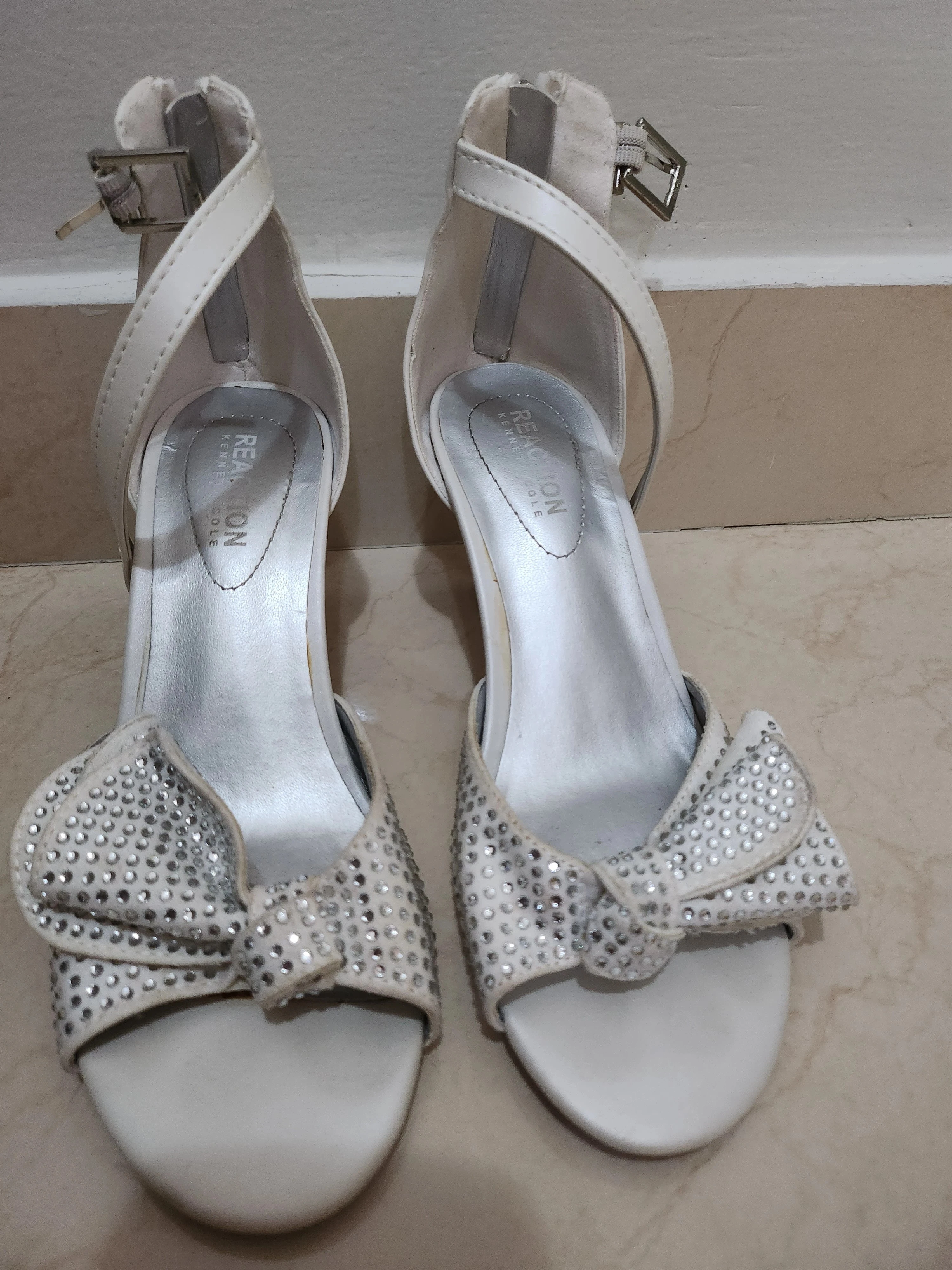 Kenneth Cole kids shoes white with bow