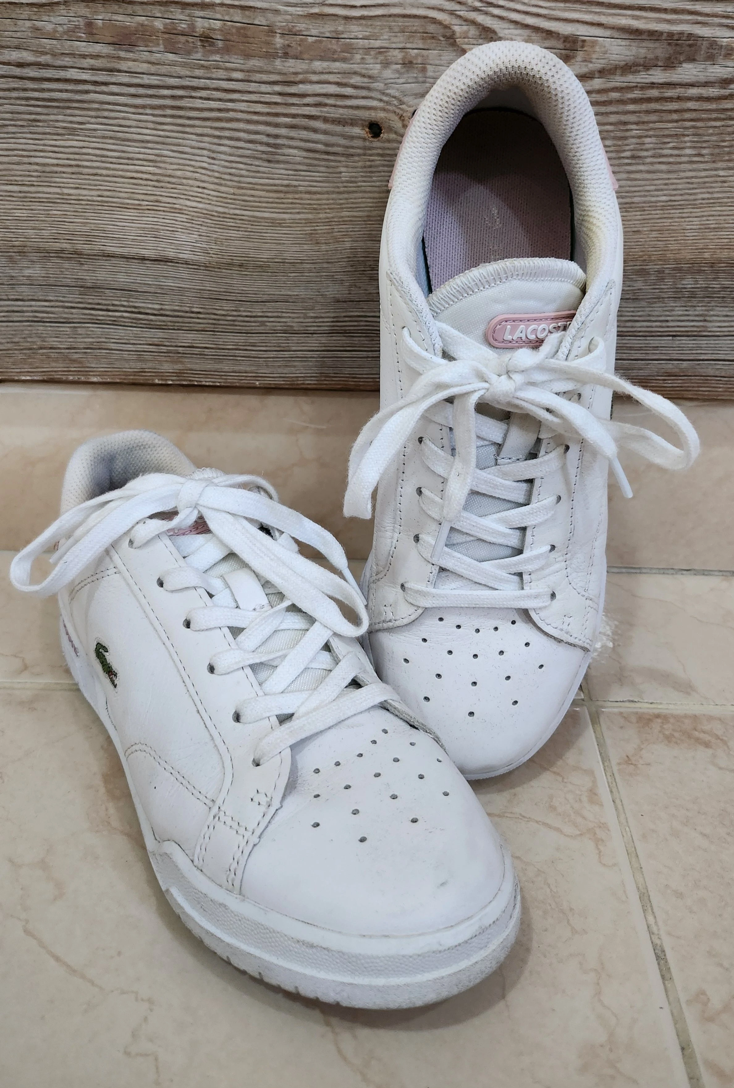 Lacoste Women's Twin Serve Lace up Sneakers size 35.5 EU